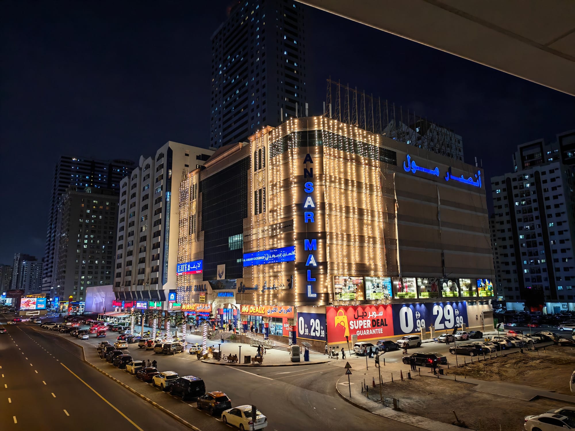 Honor 600 Pro screen displaying an app interface with vivid colors.