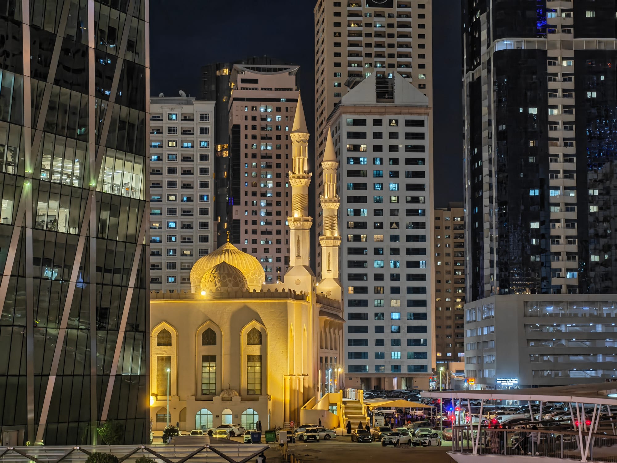 Honor 600 Pro's display highlighting vibrant colors and user interface features.