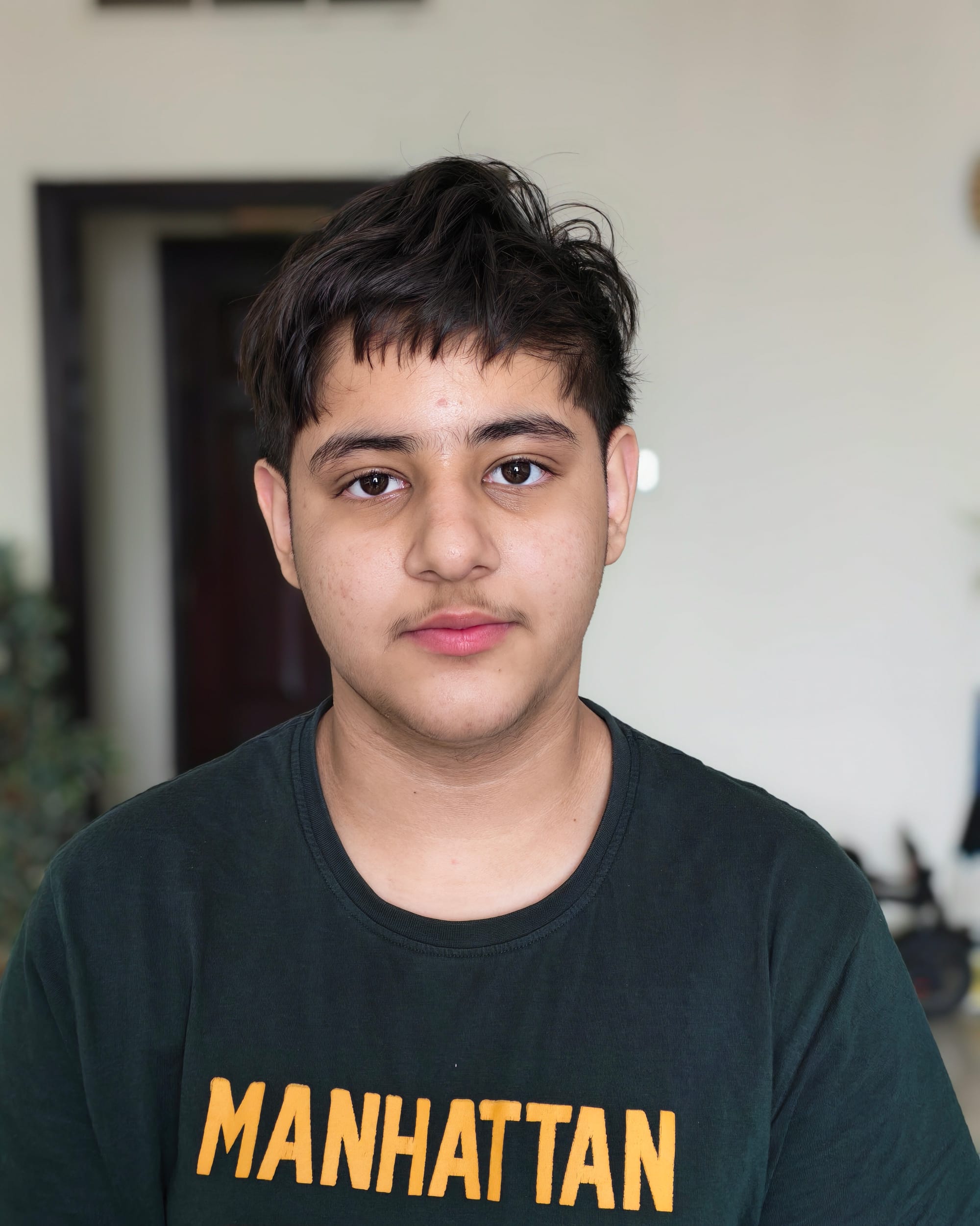 Honor 600 Pro alongside accessories laid out on a light surface for product showcase.