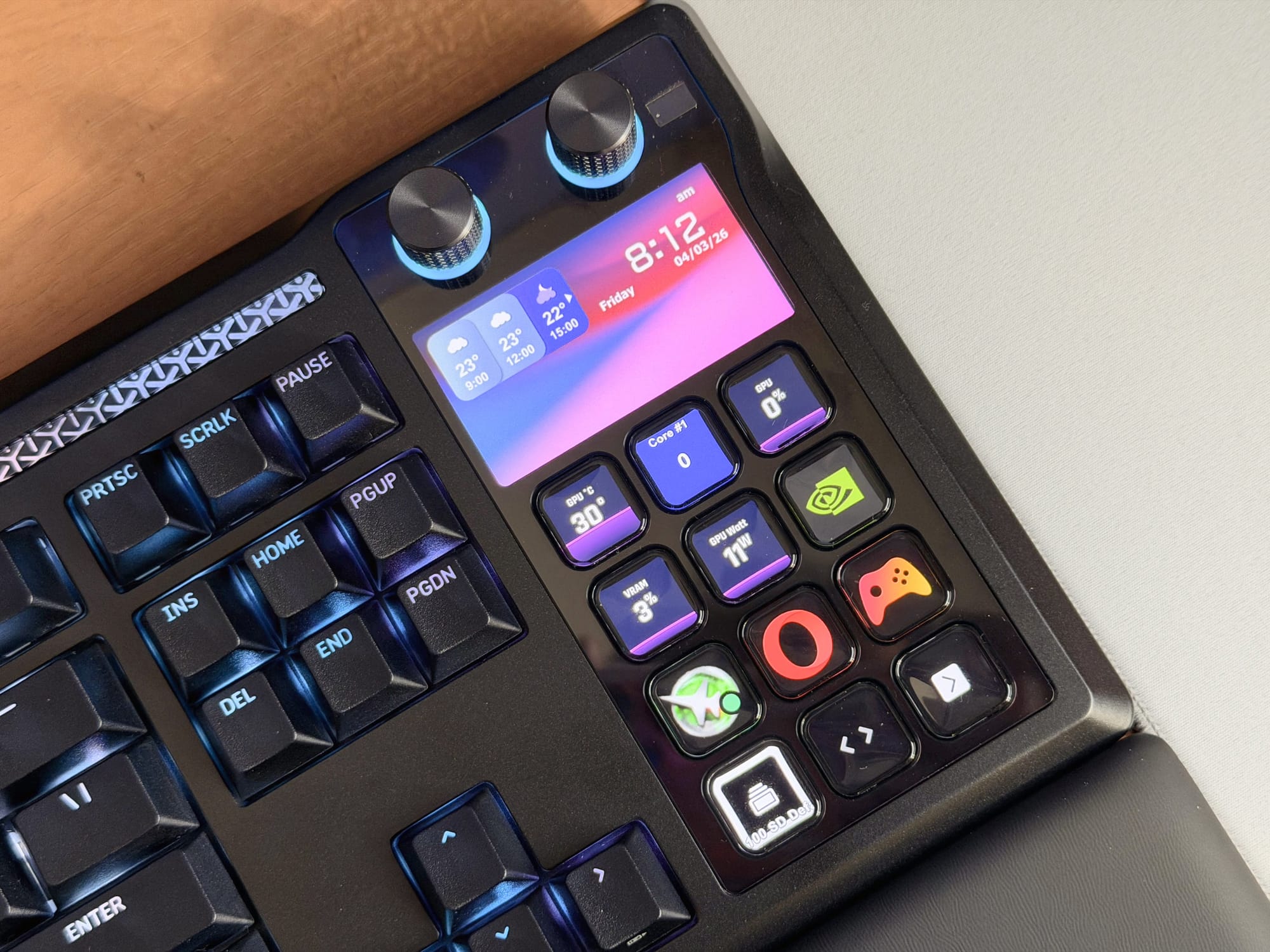 Close-up of Corsair Galleon 100 SD keyboard showing customizable buttons and dials.