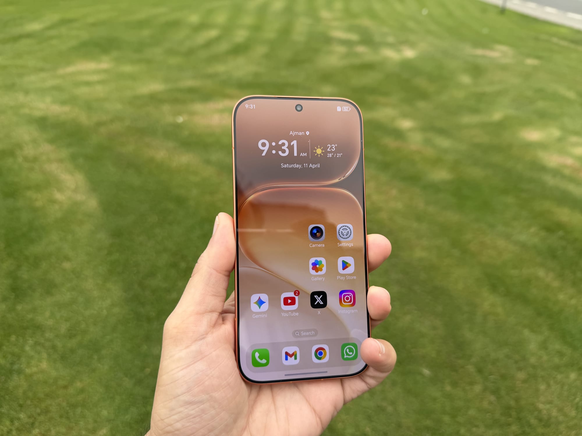 Front of the Honor 600 with lock screen showing 9:31 AM and weather for Ajman, with the punch-hole selfie camera at top centre