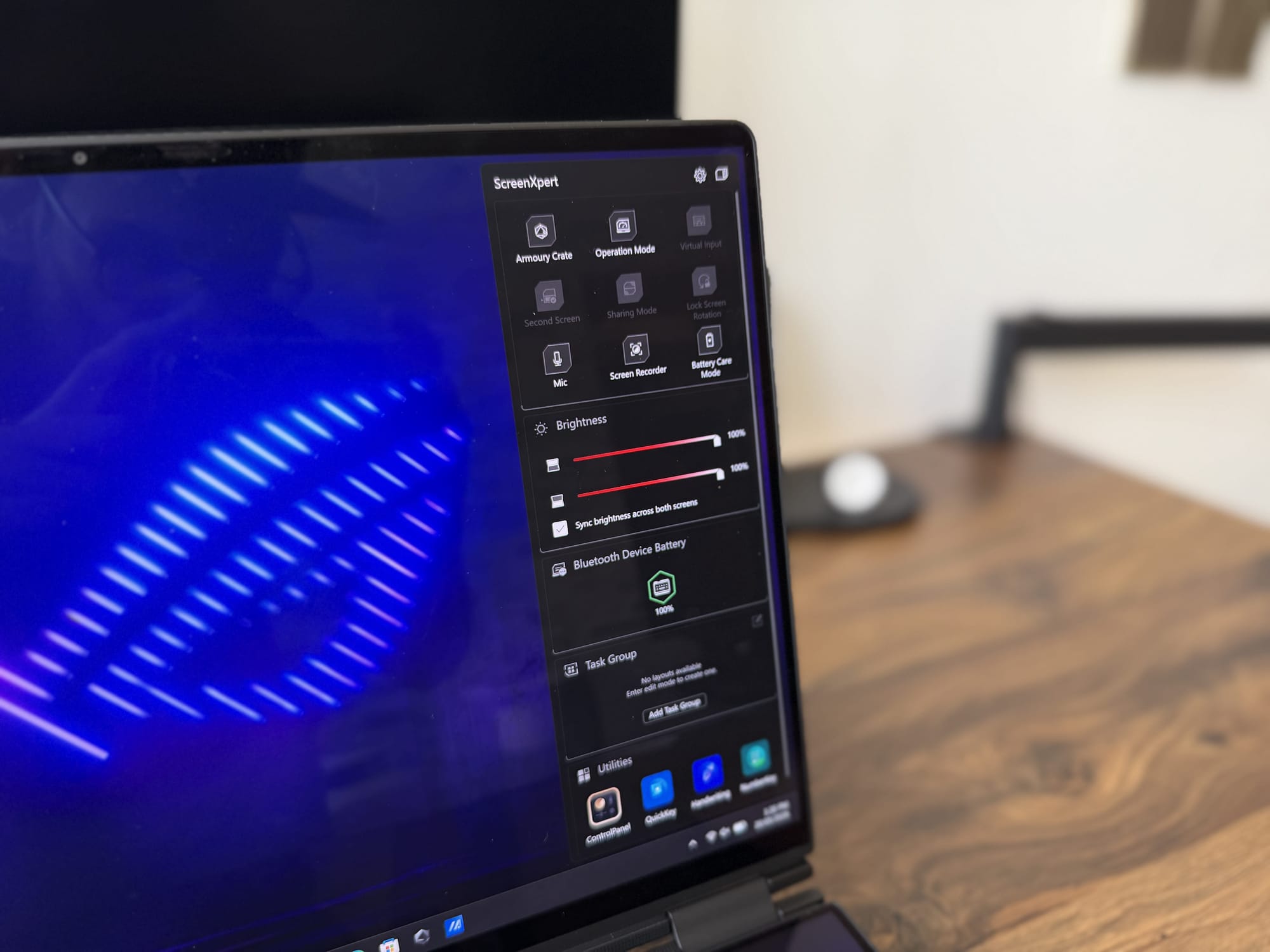 The ScreenXpert control panel app running on the OLED panel