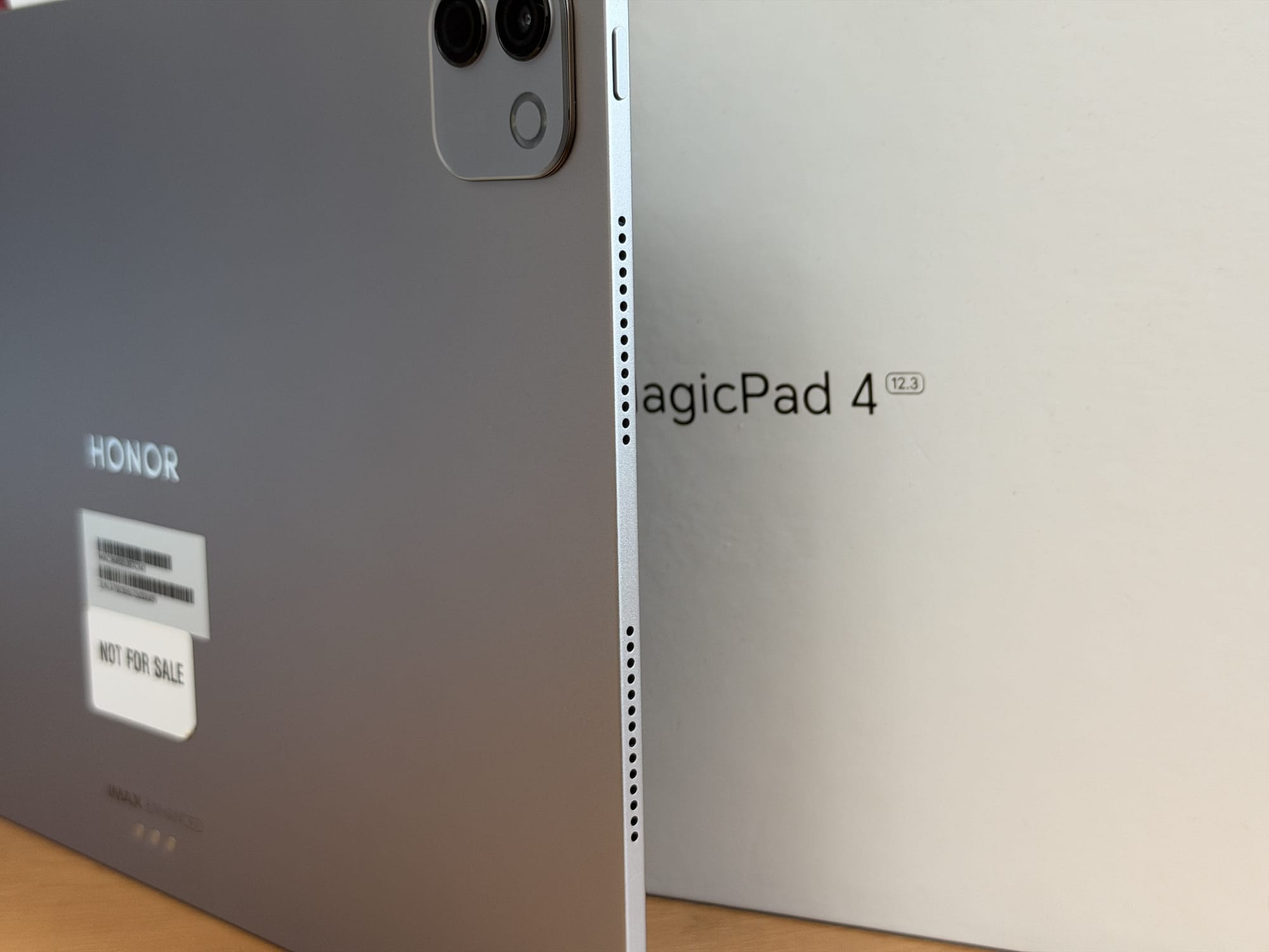 Side view of Honor MagicPad 4 with packaging visible in the background.