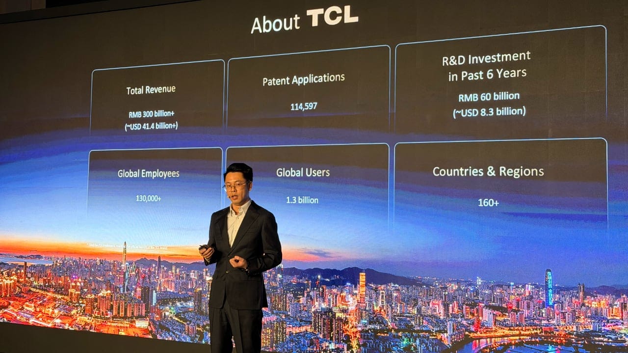 TCL GCC general manager Vincent Shek on stage with the 'About TCL' slide showing the company's global business numbers.