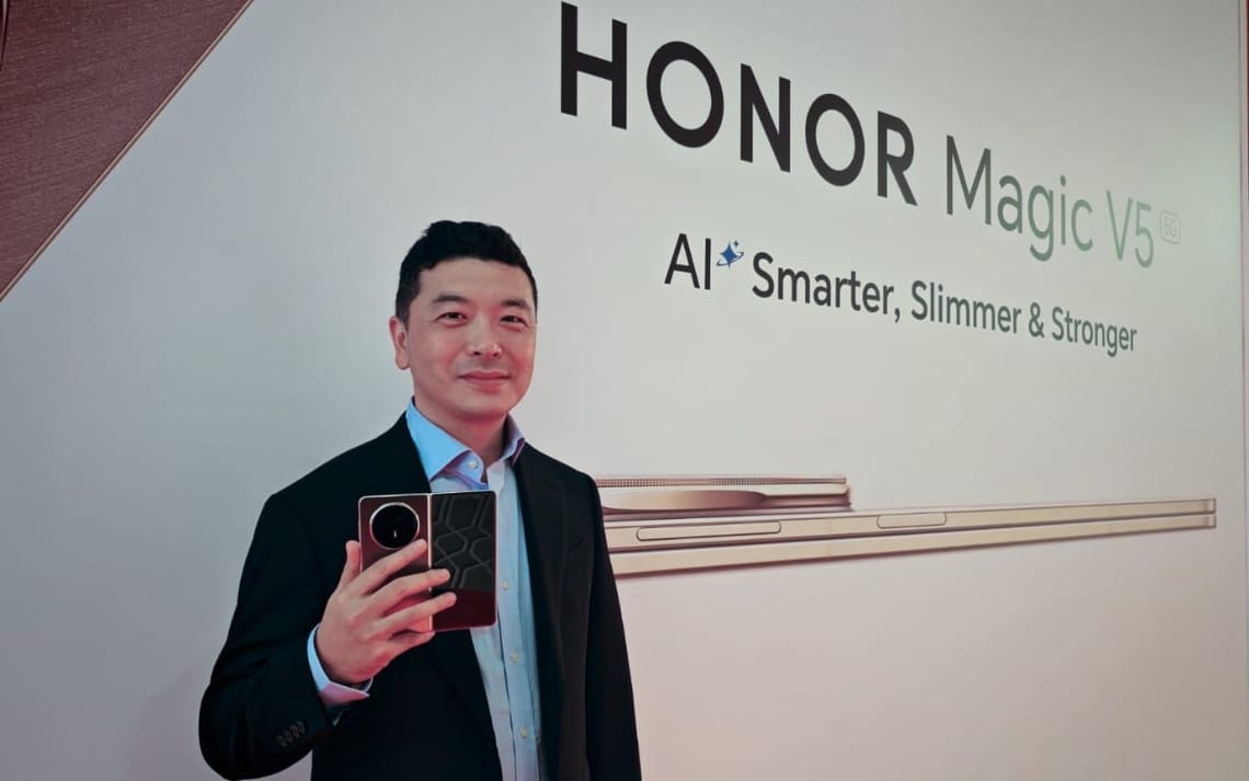 HONOR’s Laurance Li reveals the Magic V5 foldable phone