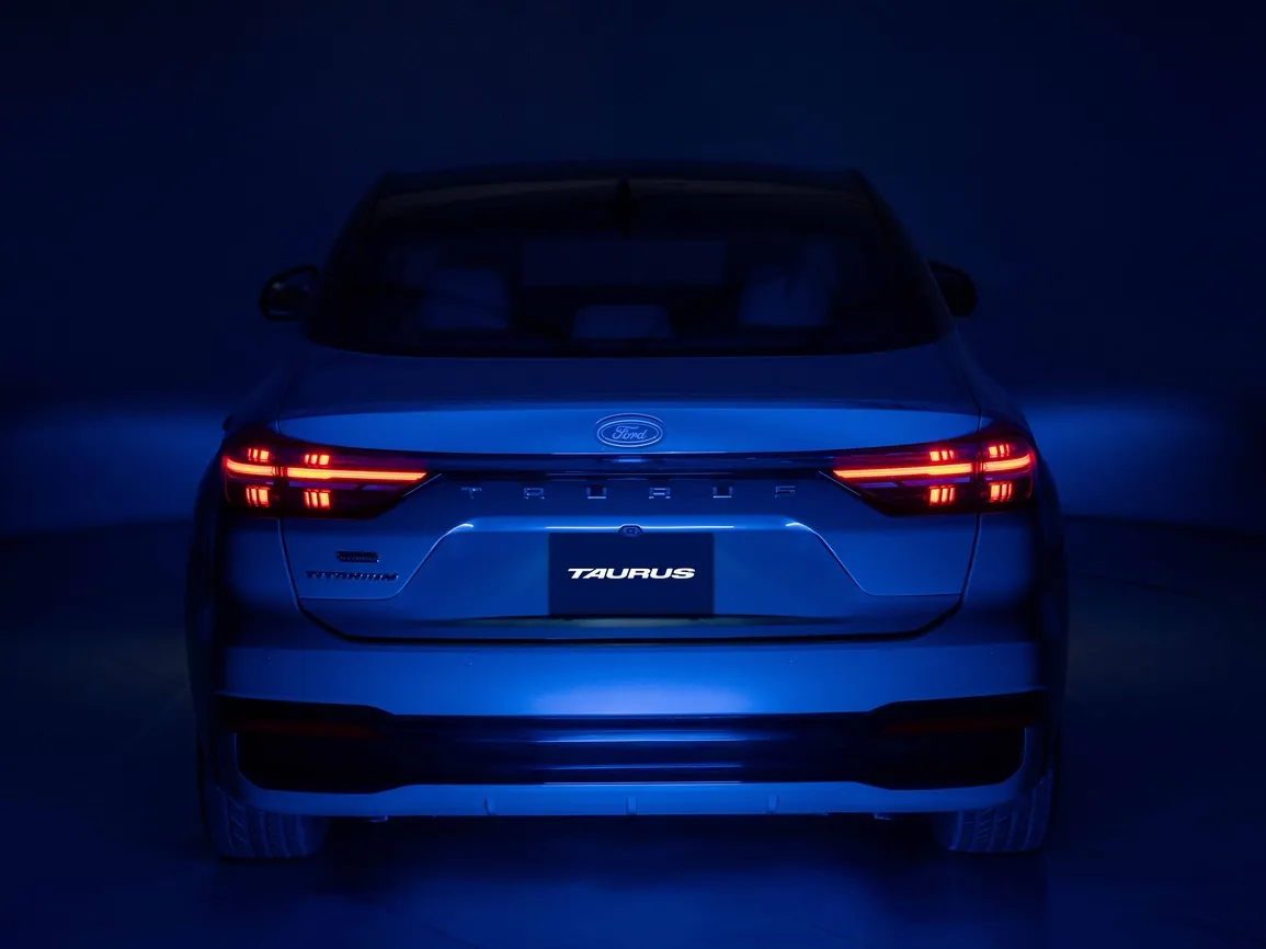 New Ford Taurus: bigger screen, hybrid option, GCC first look