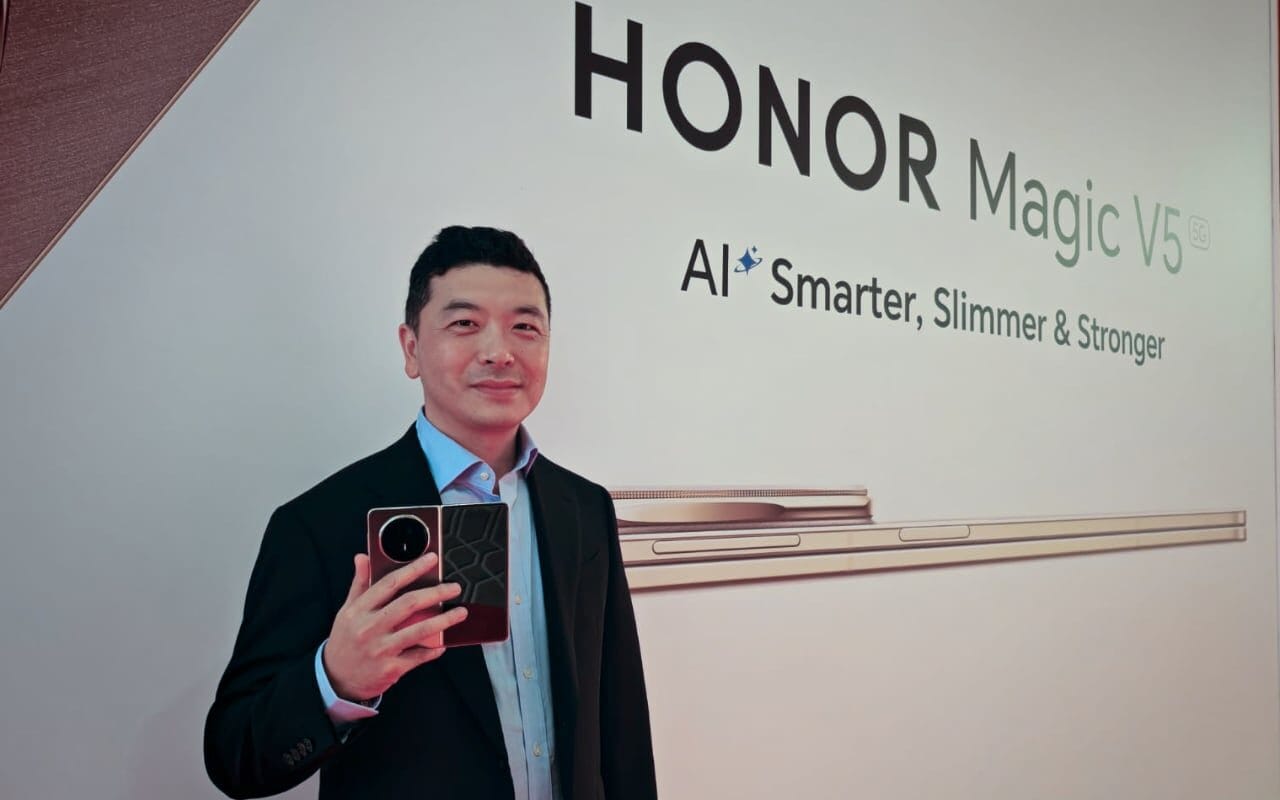 HONOR’s Laurance Li reveals the Magic V5 foldable phone