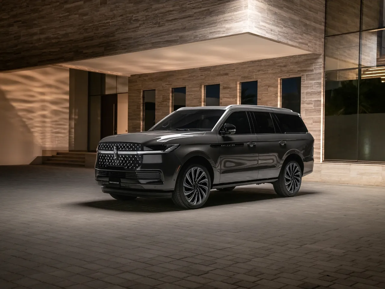 Lincoln Navigator UAE: A Private Cinema on Wheels