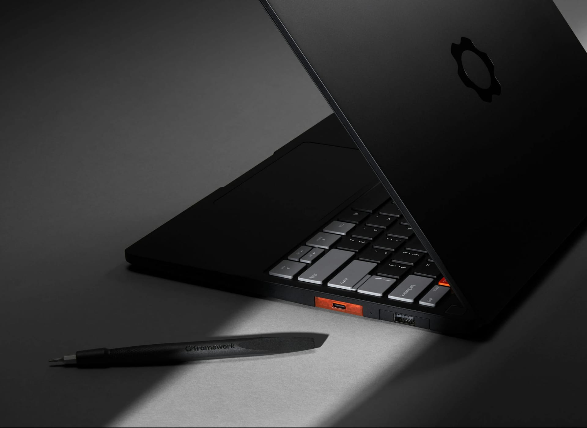Framework calls their new laptop the 'MacBook Pro for Linux users'