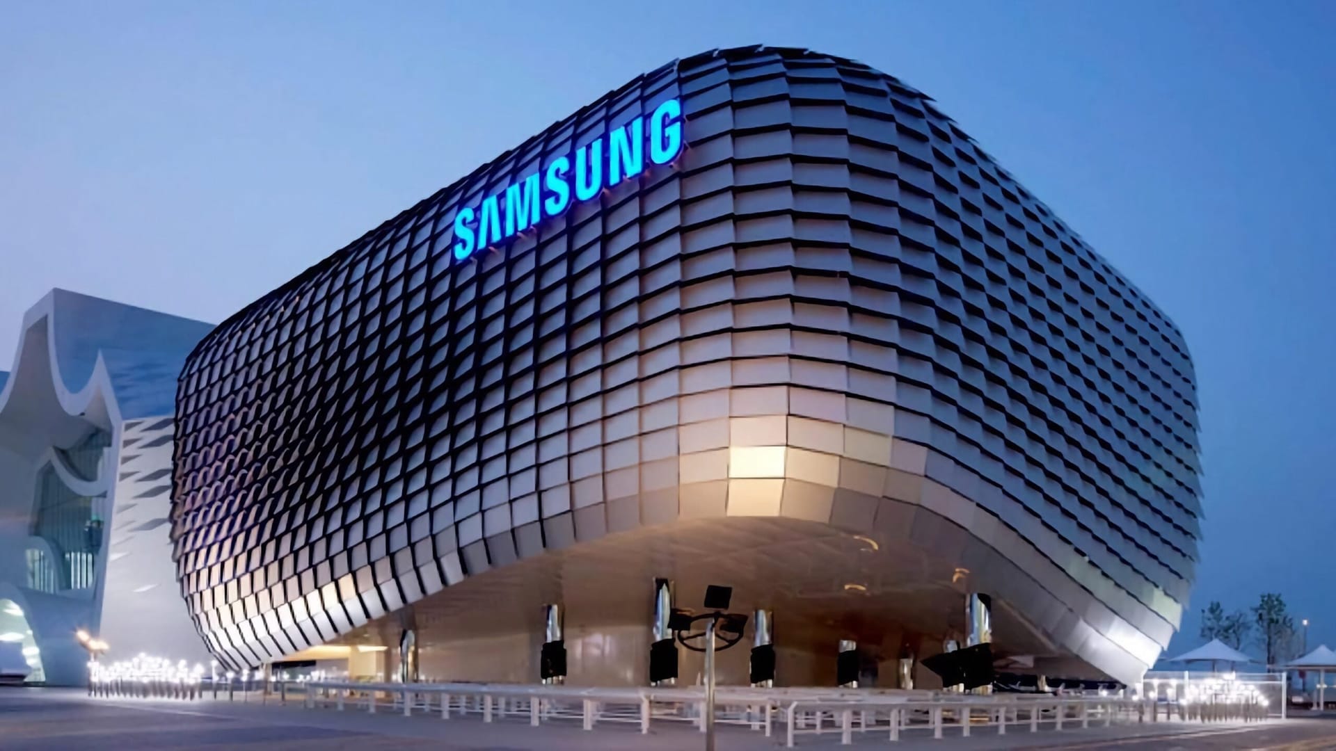 Samsung warns mobile division could lose money for first time ever