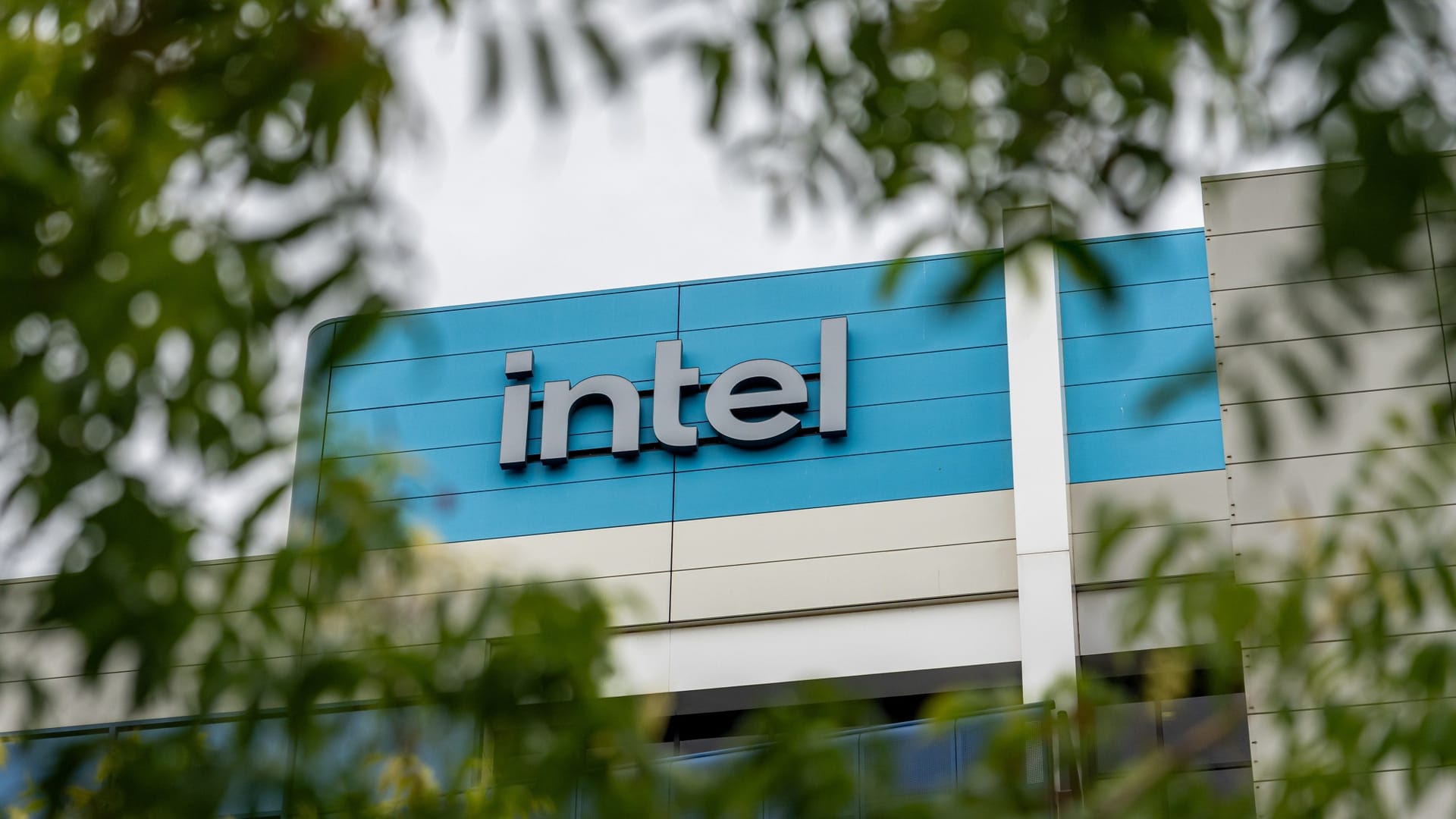 Intel bets on Musk's Texas fab to challenge Asian chip dominance