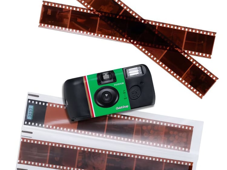 Gen Z’s new fave camera has no screen, no Wi-Fi, and that’s the point