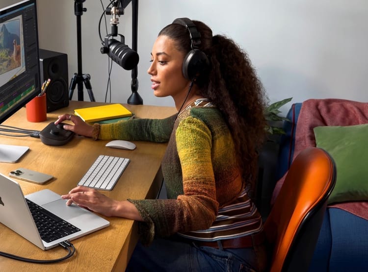 Apple Podcasts finally gets video — and it switches seamlessly from audio