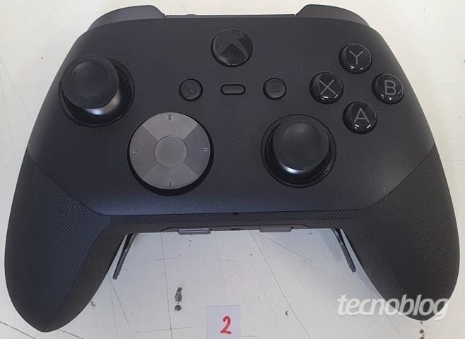 Xbox Elite Series 3 leaked: scrolling wheels, cloud pad revealed