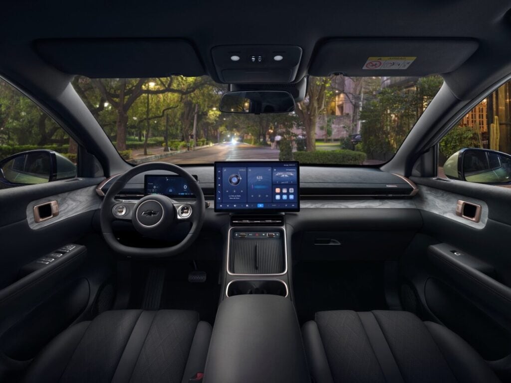 Chevrolet Captiva goes plug-in: Middle East debut set for September