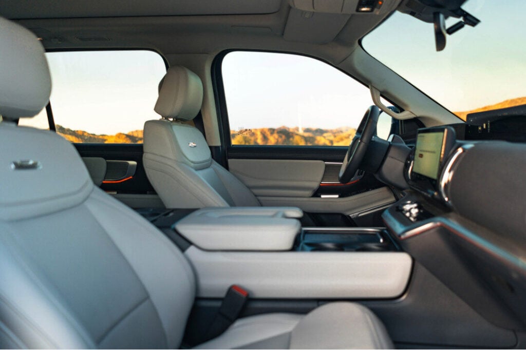 New Ford Expedition UAE Prices: Which Trim Should You Actually Buy? 3 New Ford Expedition UAE Prices: Which Trim Should You Actually Buy?