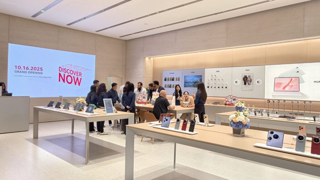 Huawei Reopens Dubai Mall Store with New Deals and Offers 2 Huawei Reopens Dubai Mall Store with New Deals and Offers