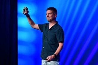 Intel’s new Xeon 6+ packs 576 cores in one server. Goodbye, racks.