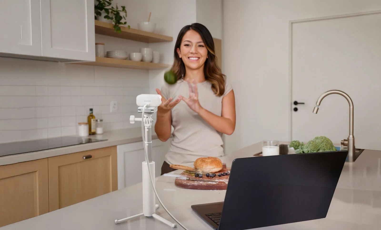 Insta360 Arctic White: Link 2 Pro and Link 2C Pro get a white finish