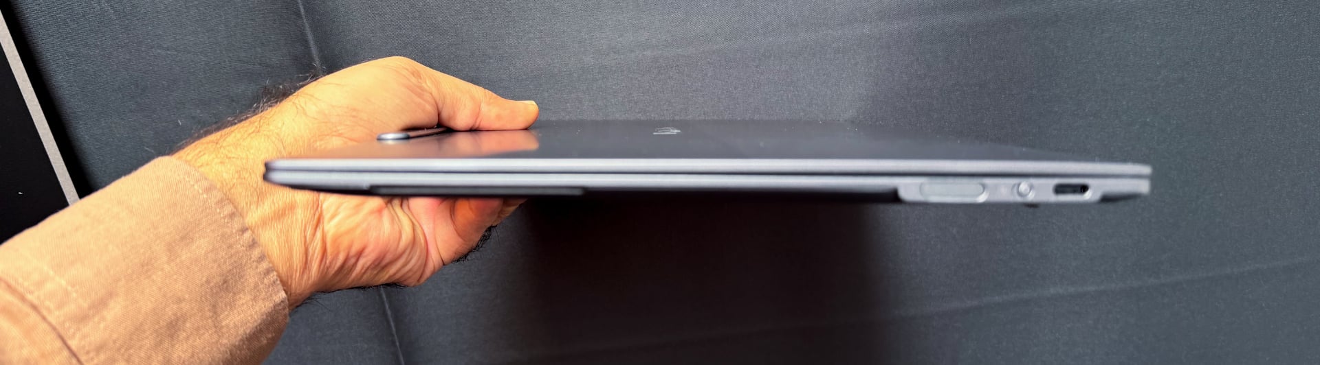 Lenovo Made a 14-Inch Laptop With No Fan That Weighs 830 Grams