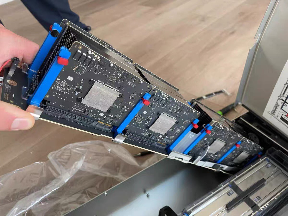 Apple considers selling M8 Ultra AI servers to businesses and governments