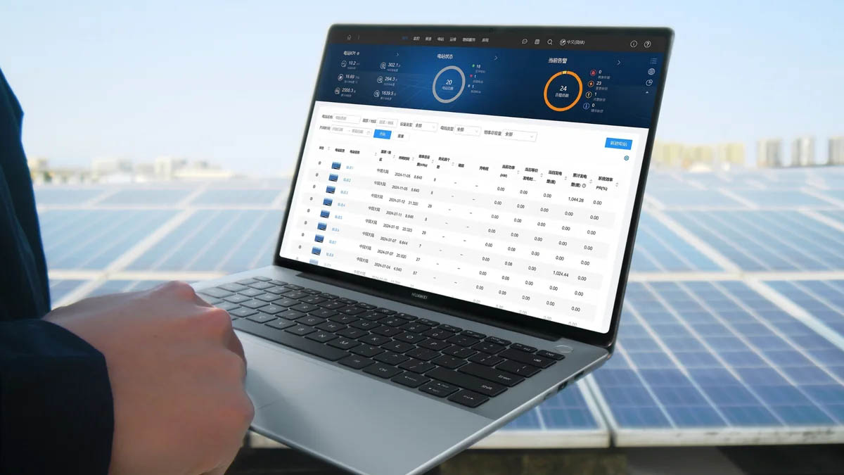 Huawei Qingyun L420z laptop running a solar monitoring dashboard