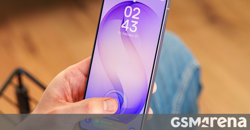 Samsung Galaxy S26 phones showing the One UI 9 Android 17 update