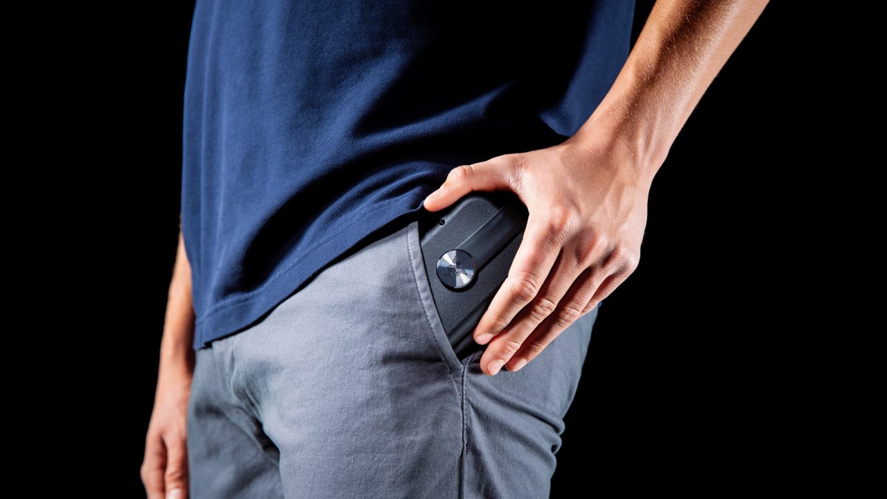 Razer Prio — mobile game controller that folds to credit-card size