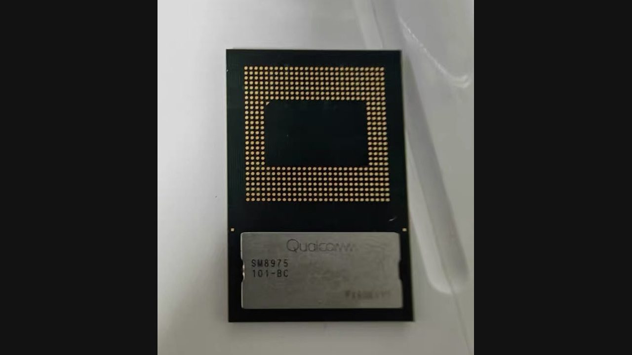 Snapdragon 8 Elite Gen 6 Pro die leak shows side DRAM and a heatsink