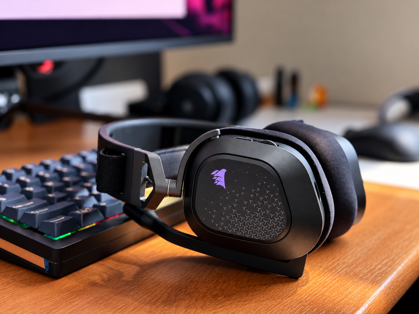 Corsair HS80 V2 MAX Review: Great Comfort, Messy Sound